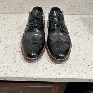 Johnson & Murphy 2 Tone Wing Tips Grey and Black in size 8.5